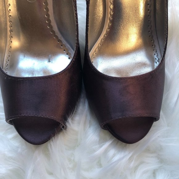 Michaelangelo "Paloma" Dyeable Heels - Picture 6 of 12